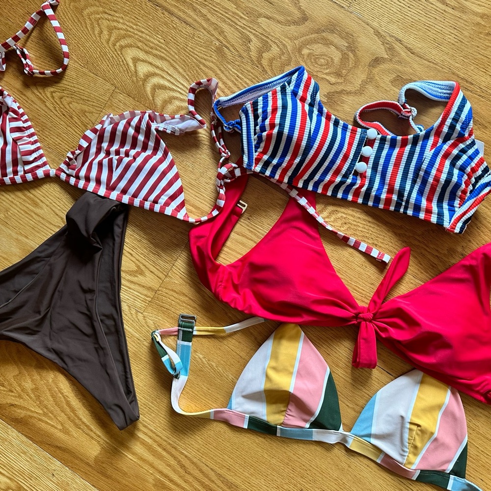 Lot of medium bikini pieces